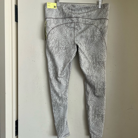 All in Motion Snake Print Jacquard Leggings NWT - Picture 6 of 12